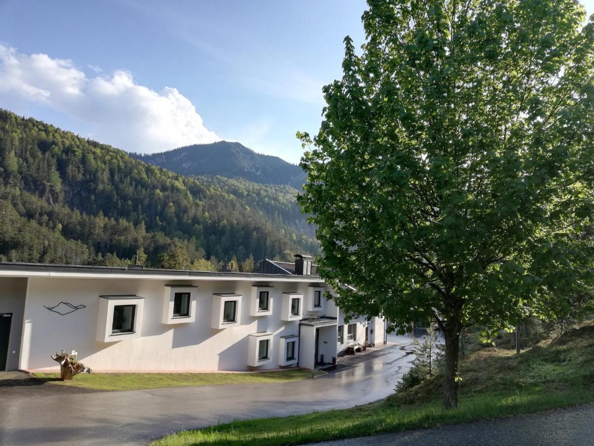 Hotel Garni Isarlodge Wiesenhof 샤르니츠 외부 사진