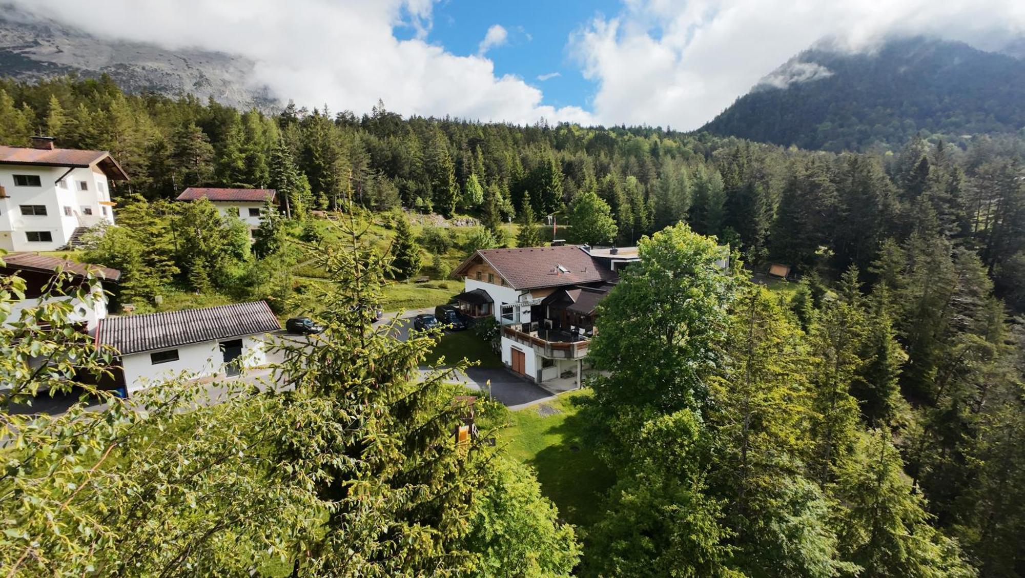 Hotel Garni Isarlodge Wiesenhof 샤르니츠 외부 사진