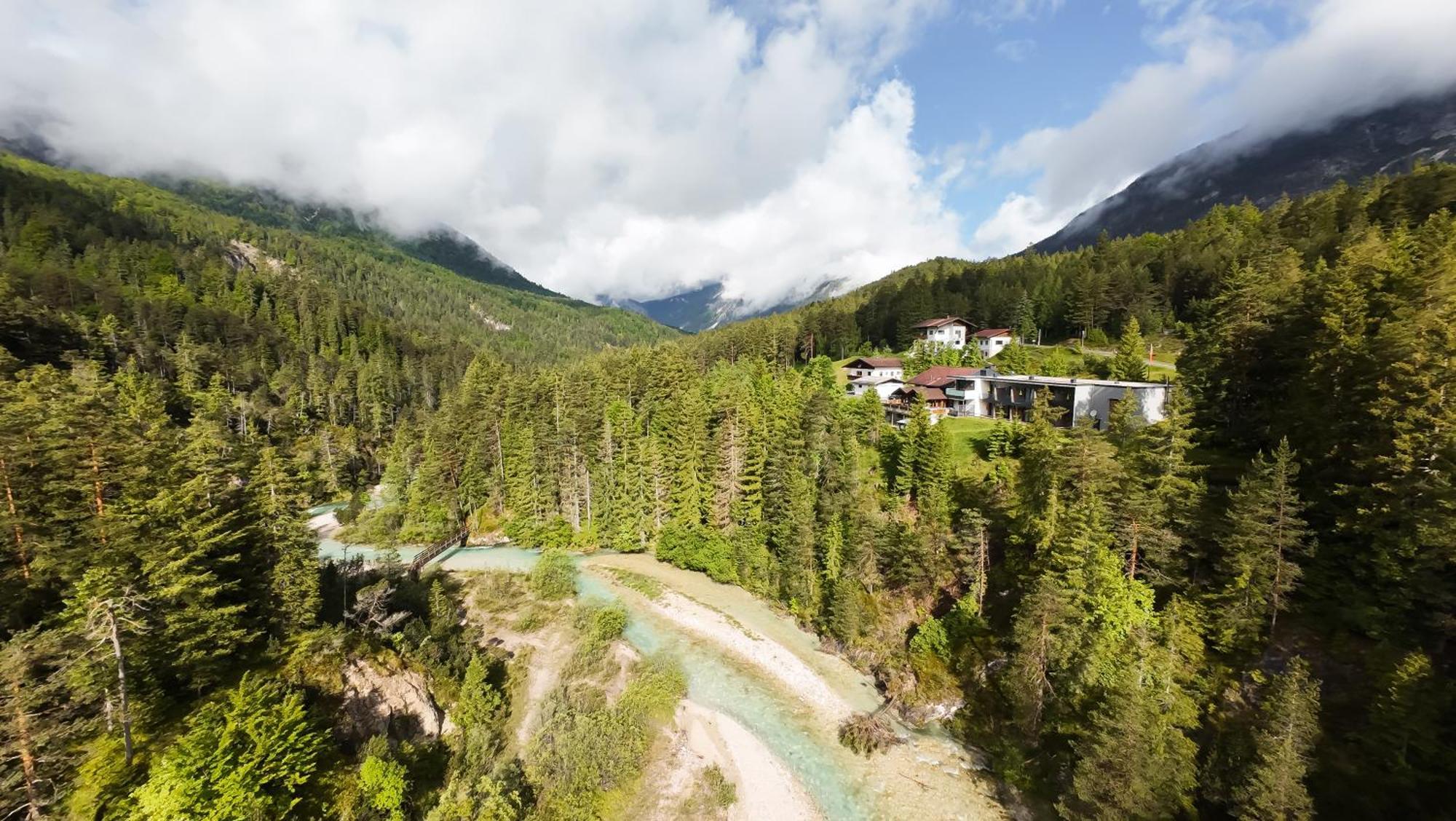 Hotel Garni Isarlodge Wiesenhof 샤르니츠 외부 사진